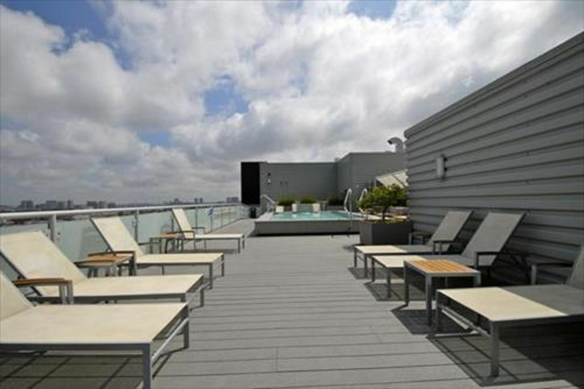 Global Luxury At Kenmore Square Apartment Boston