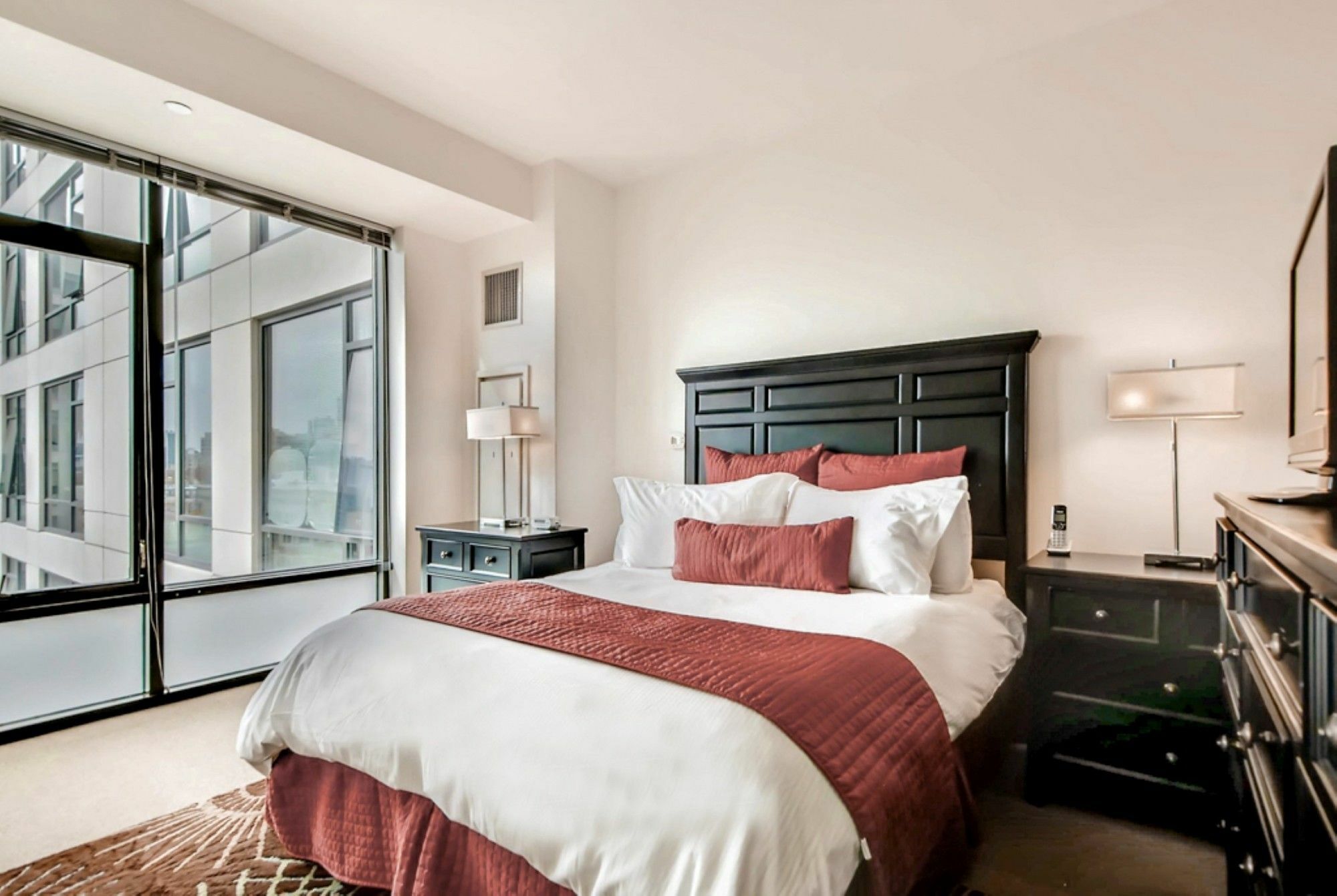 Global Luxury At Kenmore Square Apartment Boston