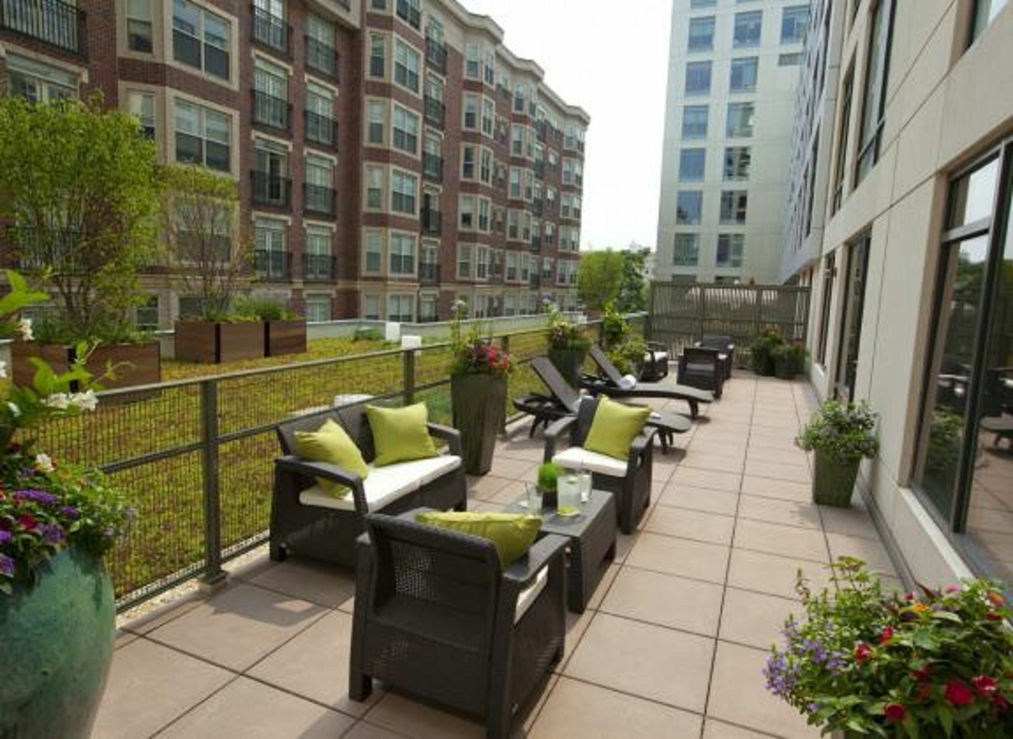 Global Luxury At Kenmore Square Apartment