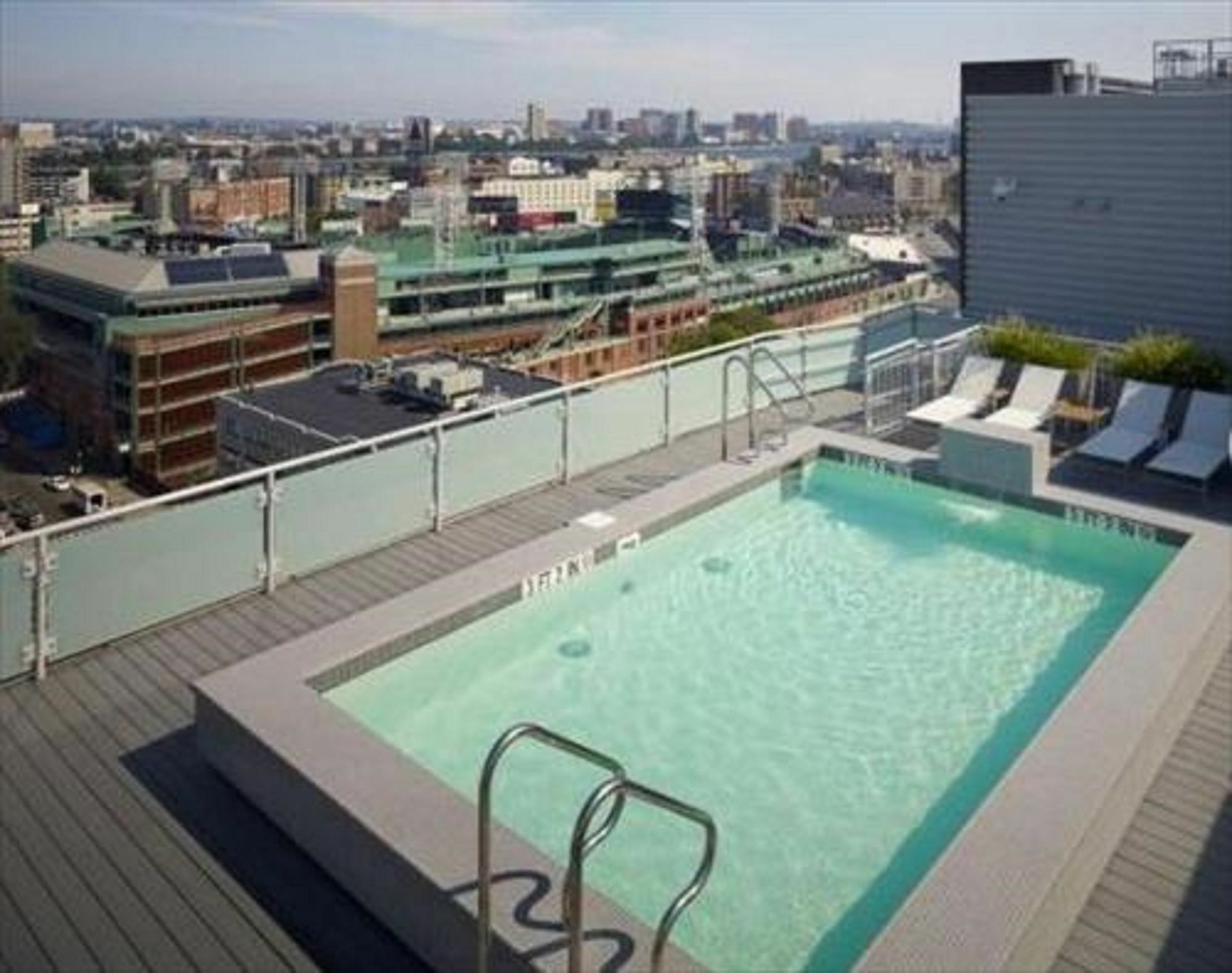 Global Luxury At Kenmore Square Apartment