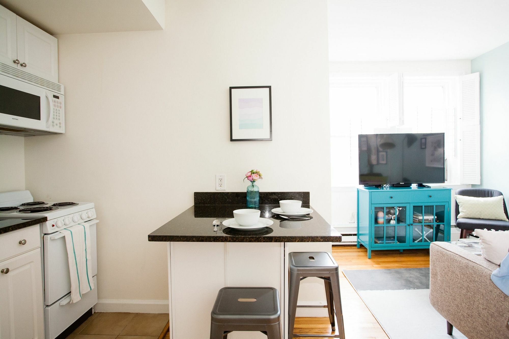 Vibrant In Back Bay By Sonder