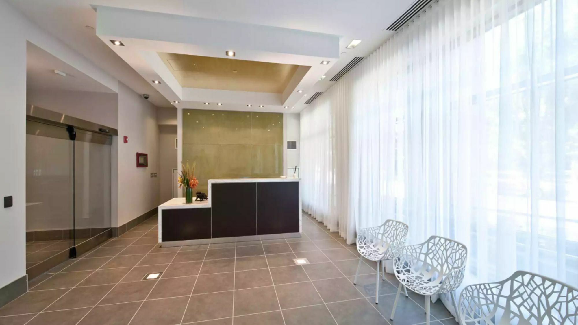 Global Luxury At Garden Apartment