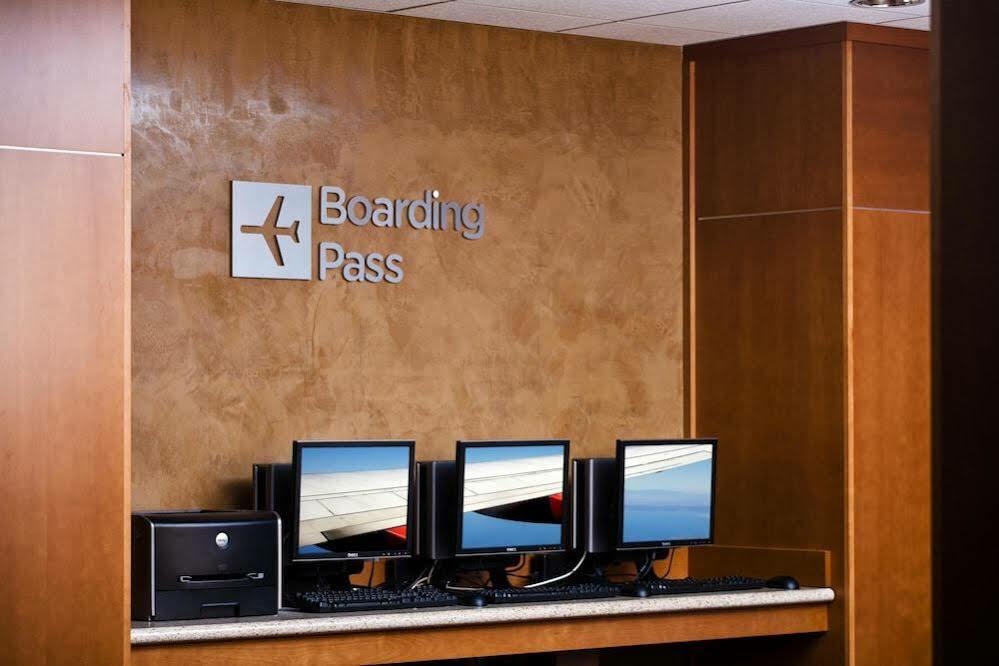 Courtyard By Marriott Logan Airport