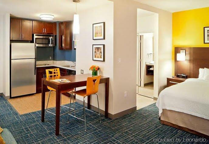 Hotel By Marriott Back Bay/fenway 3*