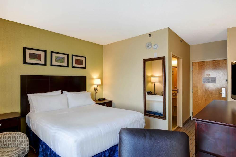Express By Ihg Hotel 3*