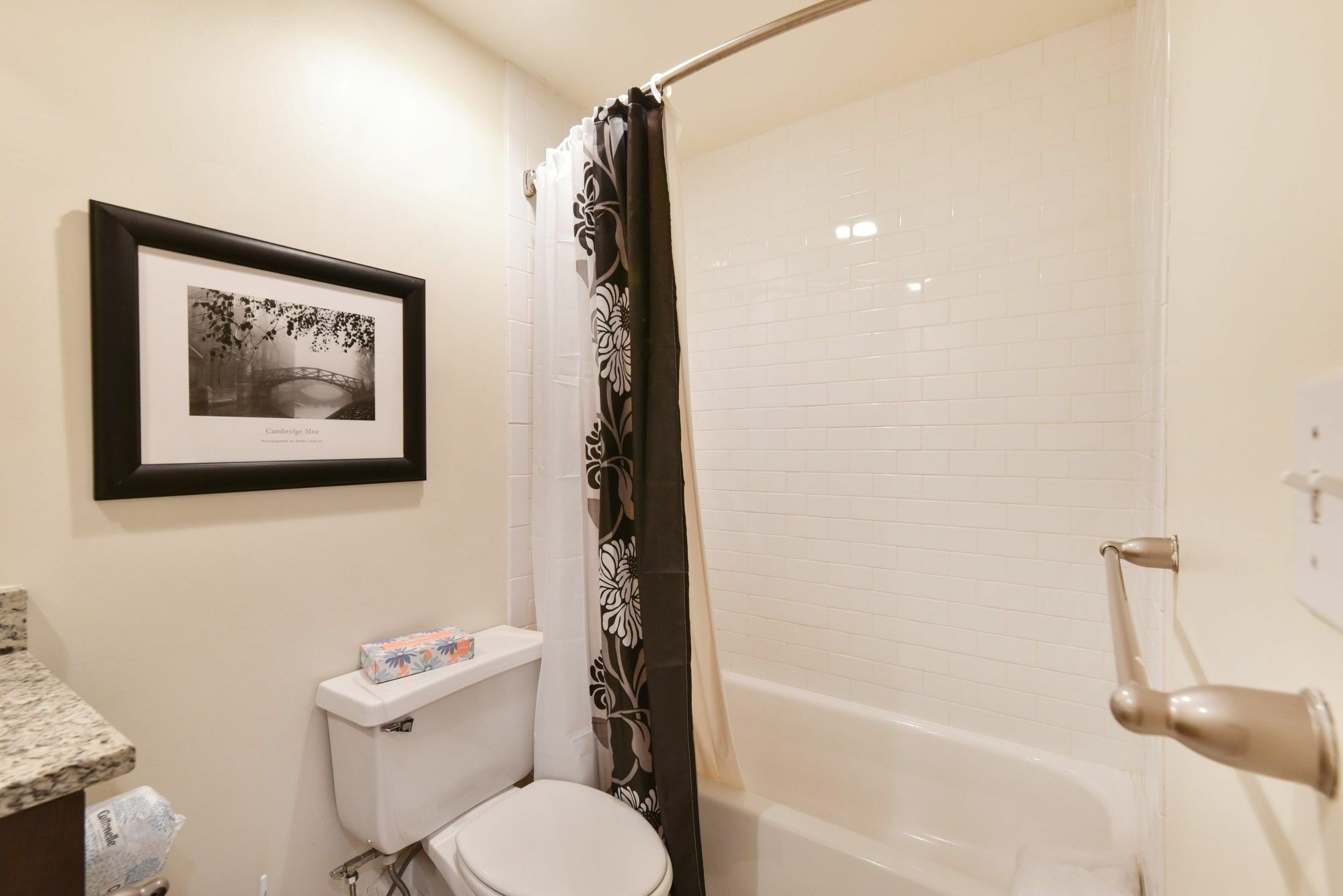 Global Luxury At Back Bay Apartment