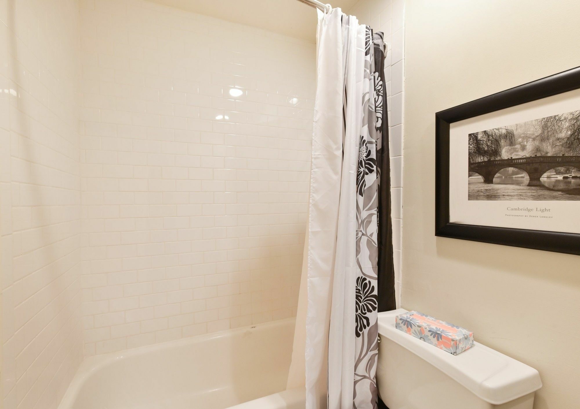 Global Luxury At Back Bay Apartment