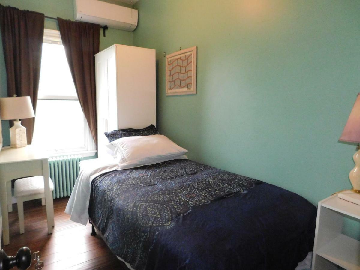 Hospedagem domiciliar Private Rooms, Shared Bath In A Private Minutes From Logan Airport Boston