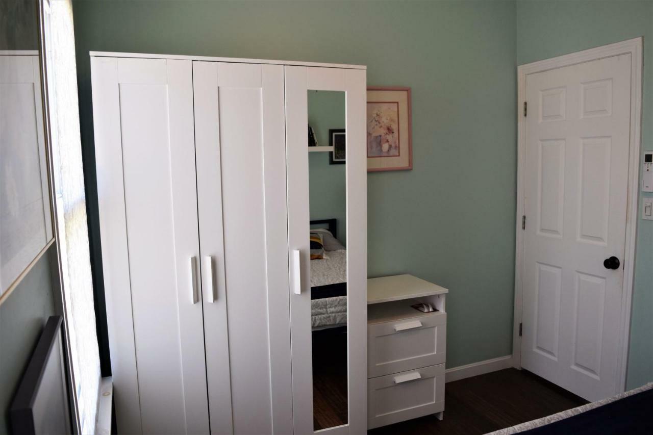 Hospedagem domiciliar Private Rooms, Shared Bath In A Private Minutes From Logan Airport