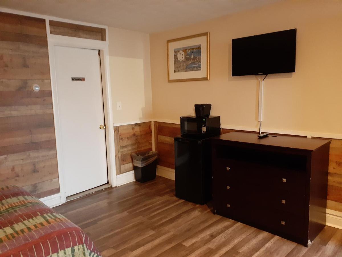 Town Line Motel