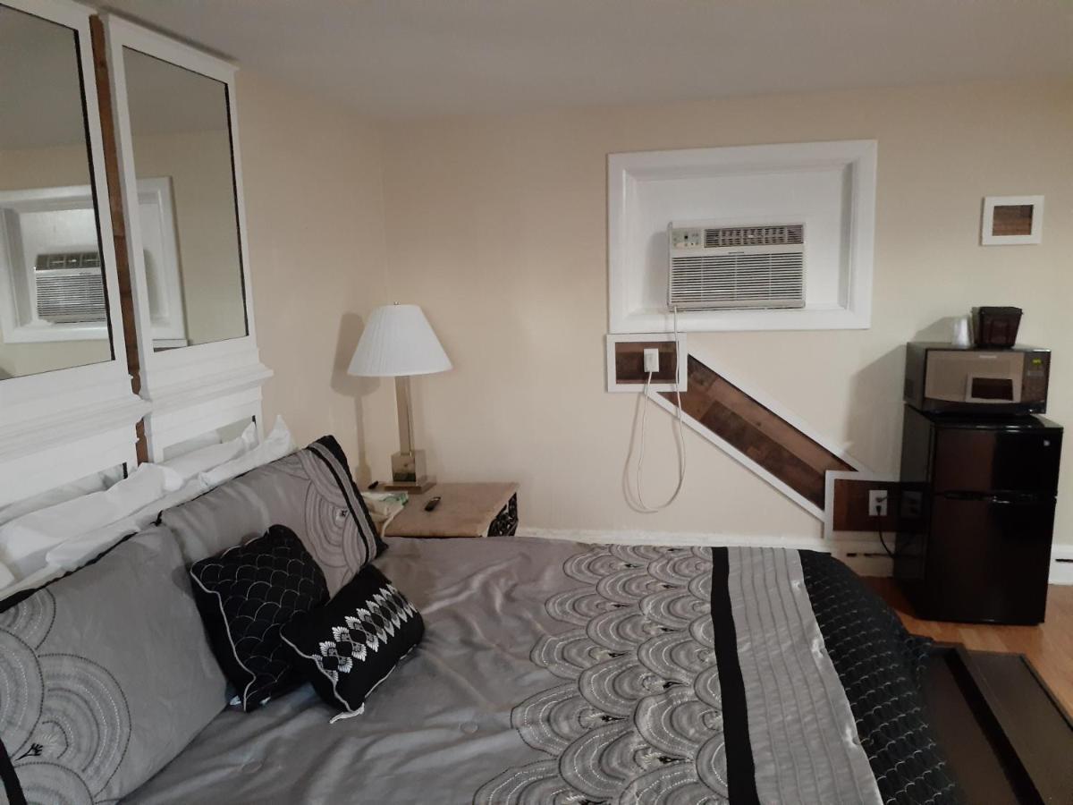 Town Line Motel 2*