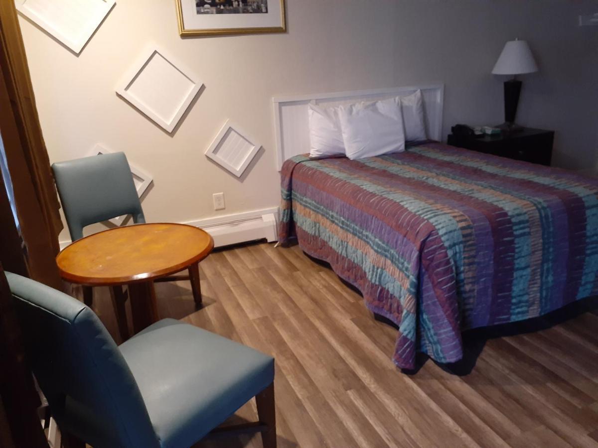 Motel Town Line