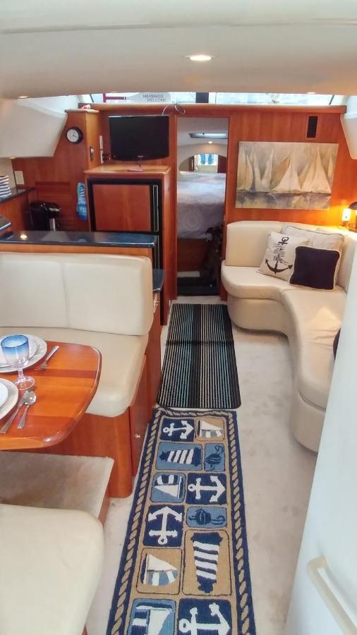 Botel Little Pearl *