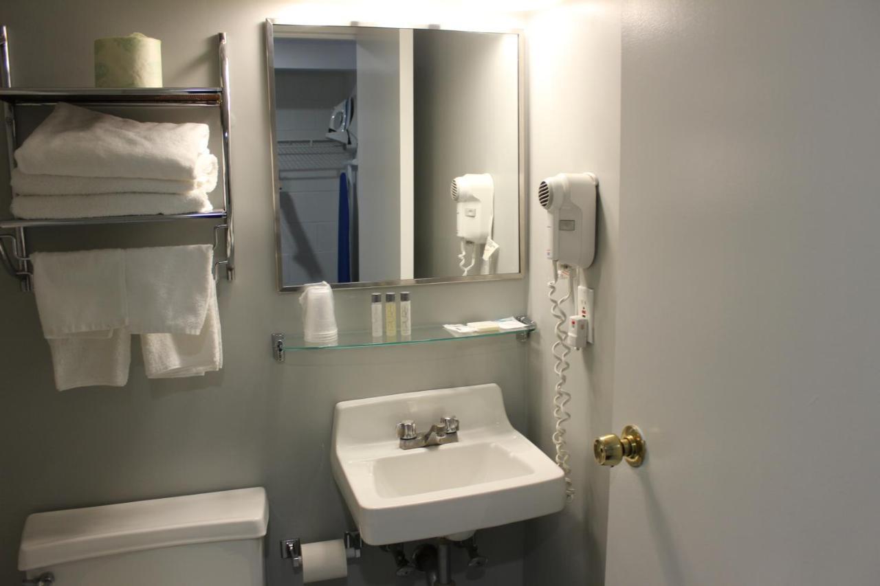 Constitution Hotel 2*