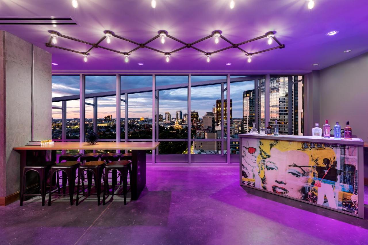 Hotel Moxy Downtown