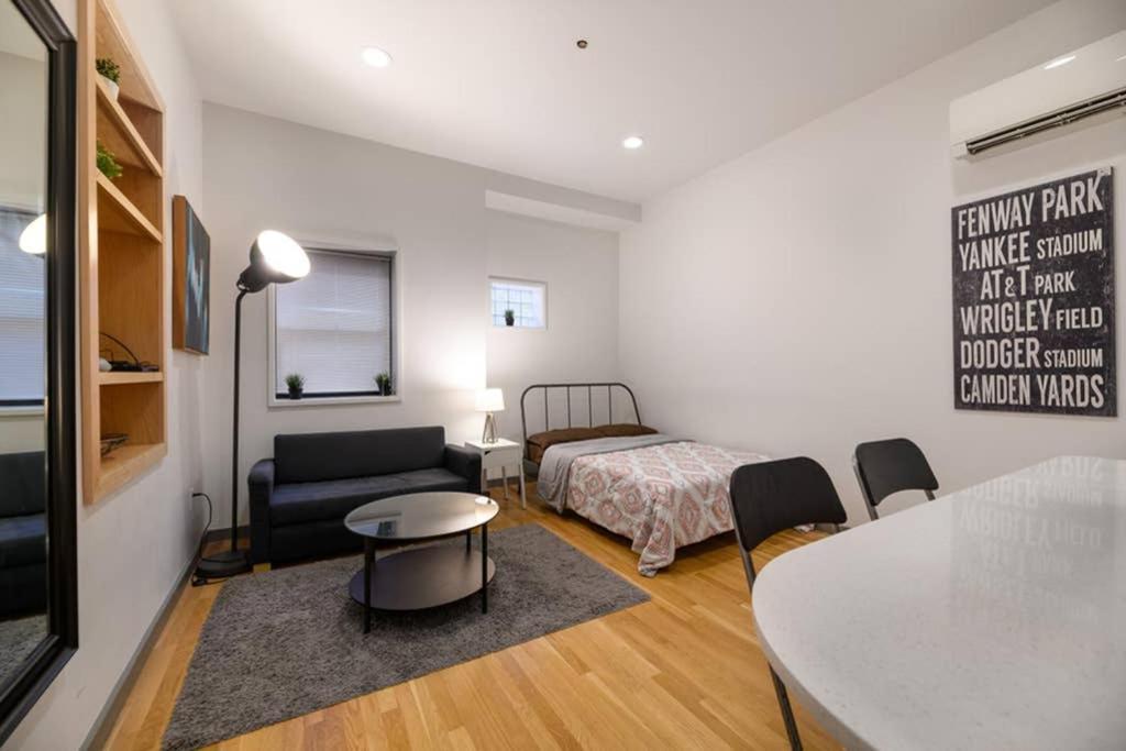 Modern In Center, Near Common Apartment