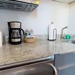 Stylish Downtown Studio In The Southend, C.Ave #43