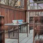 Bright & Spacious Apartment, Mins From Downtown Boston, Parking