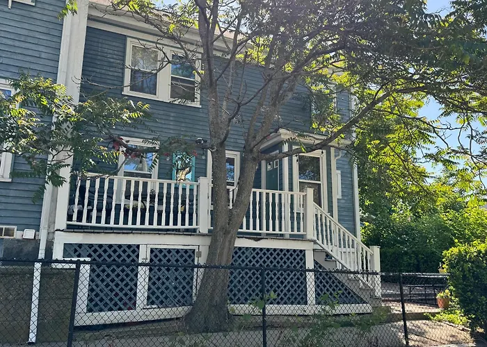 Beautiful Townhouse, 2 Bedrooms, 2 Bath