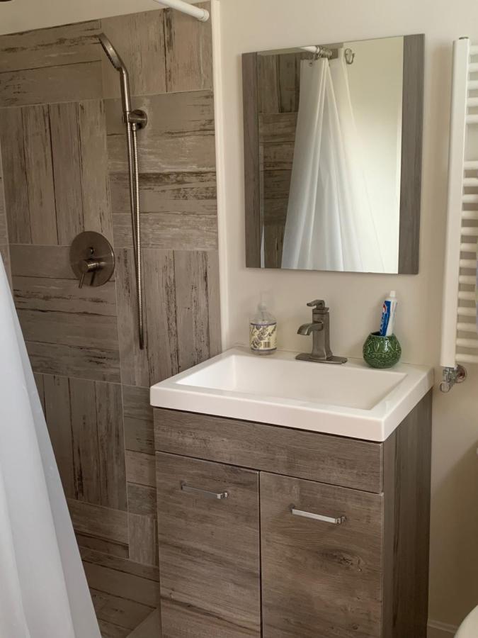 Beautiful Townhouse, 2 Bedrooms, 2 Bath *