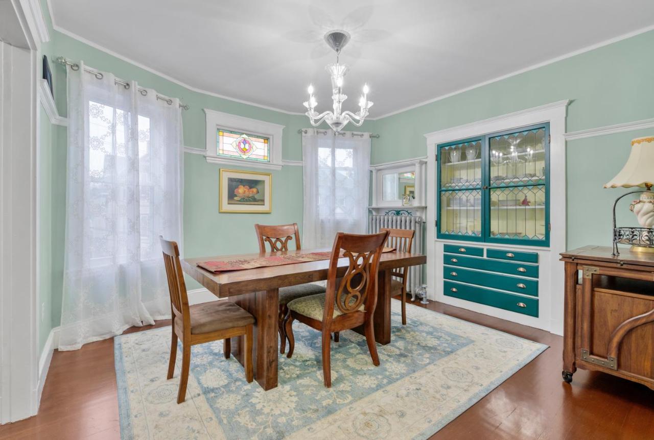 Bright & Spacious Apartment, Mins From Downtown Boston, Parking