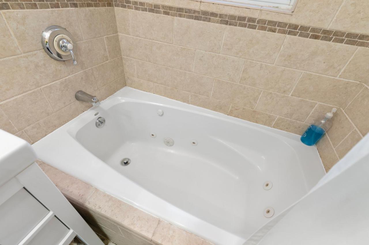 Bright & Spacious Apartment, Mins From Downtown Boston, Parking * Boston