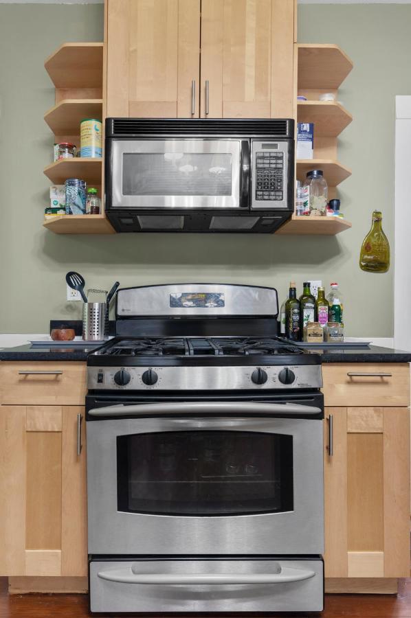 Bright & Spacious Apartment, Mins From Downtown Boston, Parking *