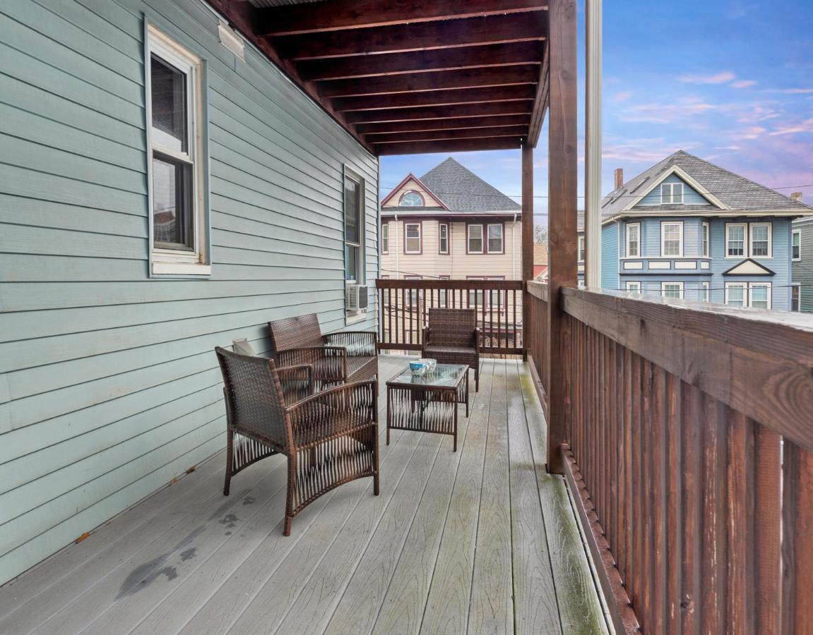 Bright & Spacious Apartment, Mins From Downtown Boston, Parking *