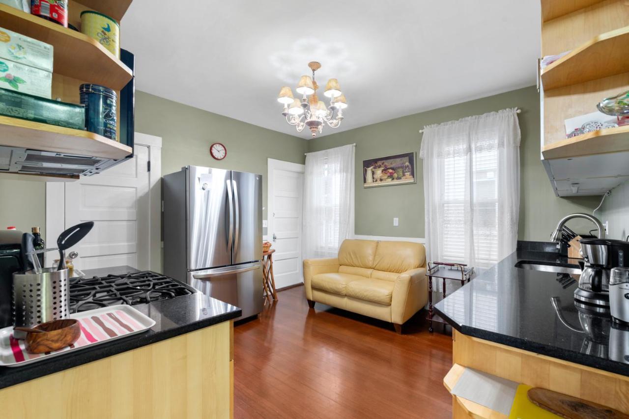 Bright & Spacious Apartment, Mins From Downtown Boston, Parking * Boston