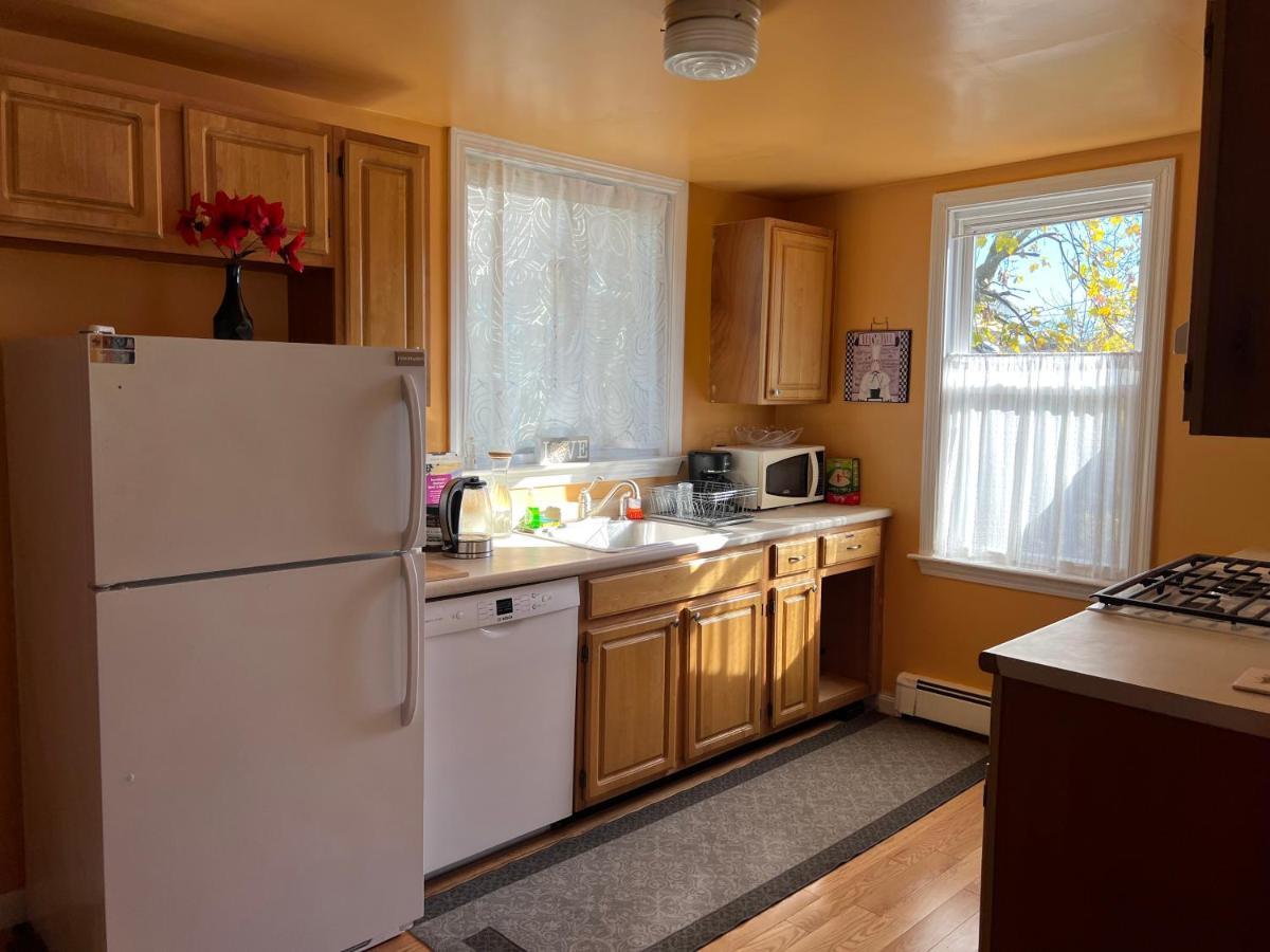 Apartment Beautiful Townhouse, 2 Bedrooms, 2 Bath *