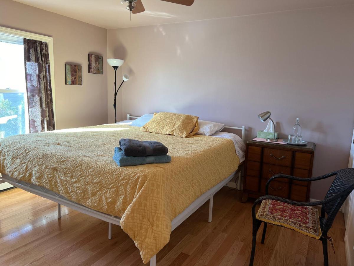 Apartment Beautiful Townhouse, 2 Bedrooms, 2 Bath *