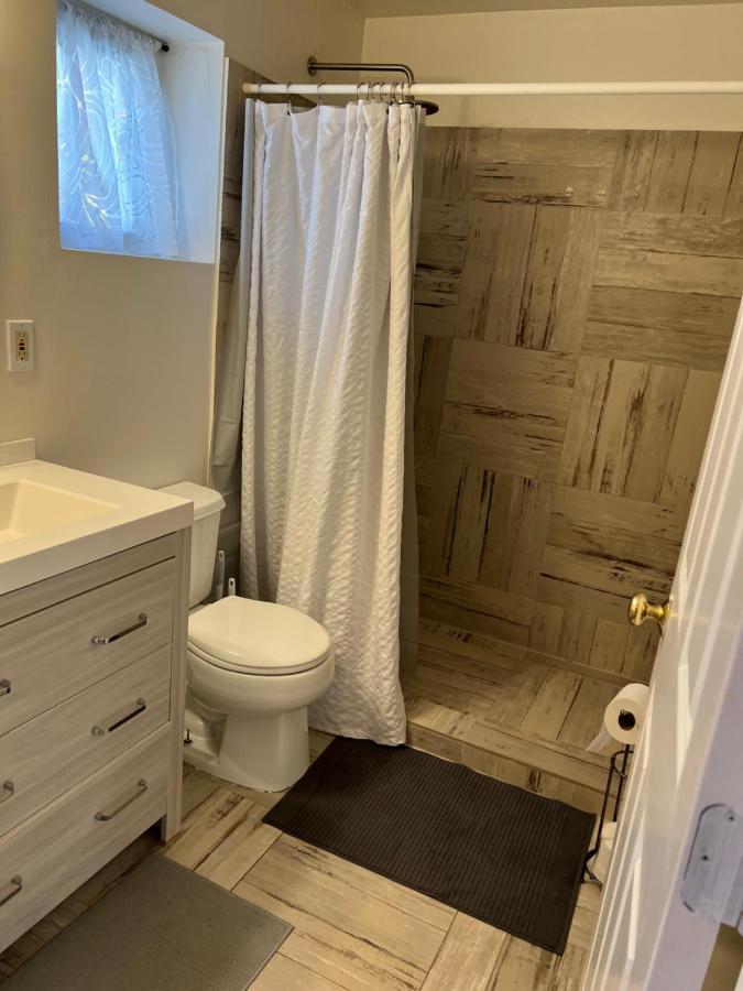 Beautiful Townhouse, 2 Bedrooms, 2 Bath Apartment *