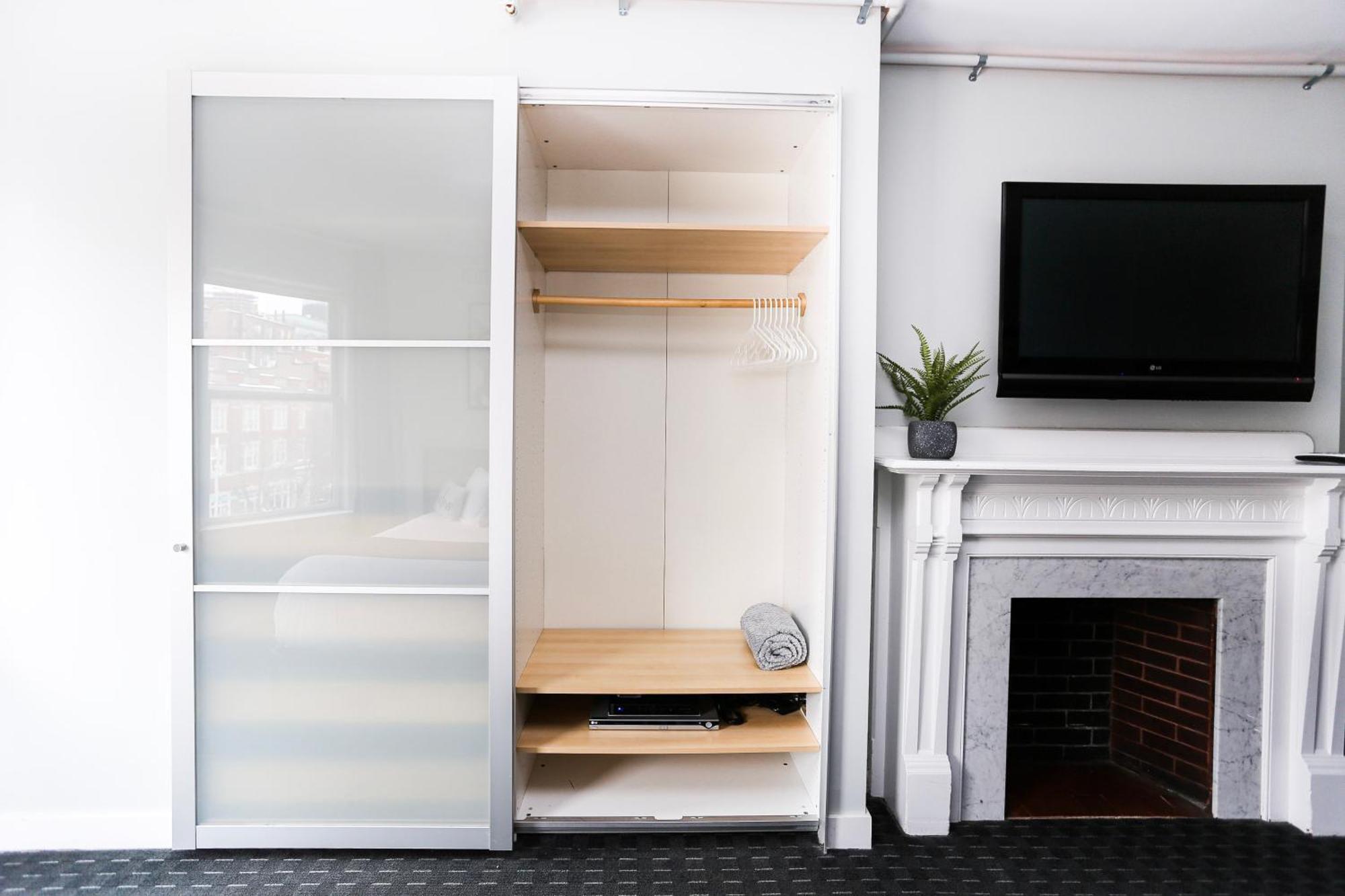 Charming On Boston's Iconic Newbury St. #8 Apartment