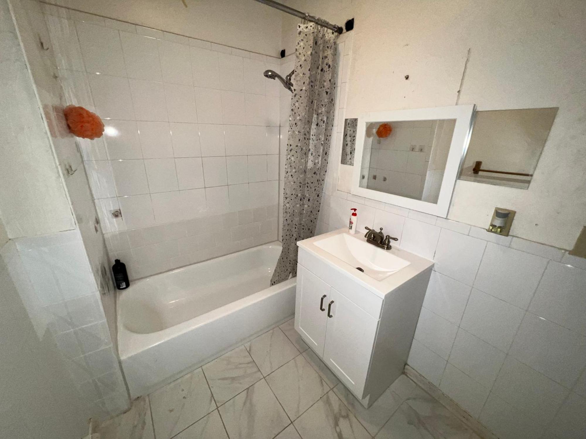Private Bedroom Near Guest house *