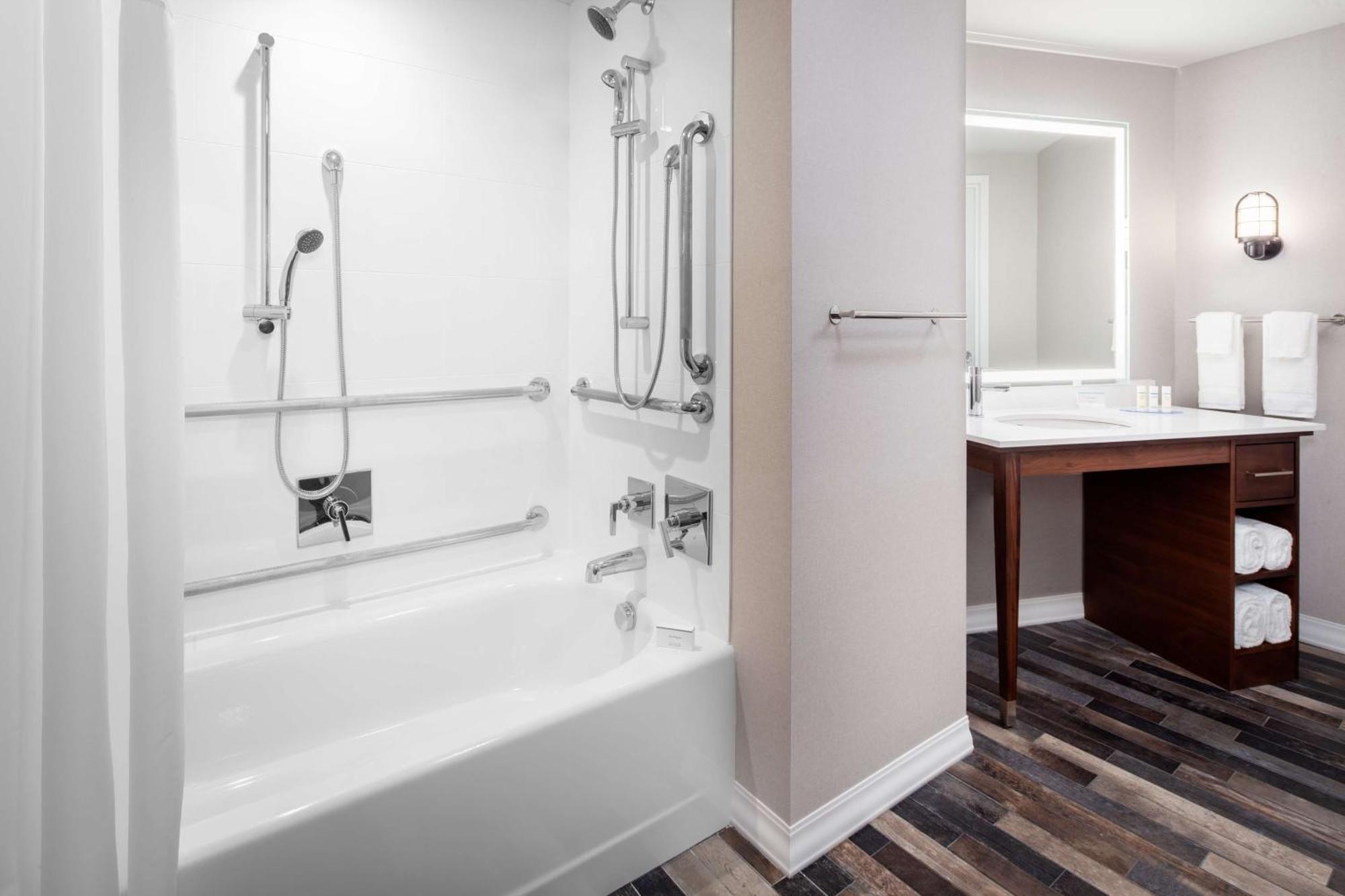 Homewood By Hilton Seaport District 3*