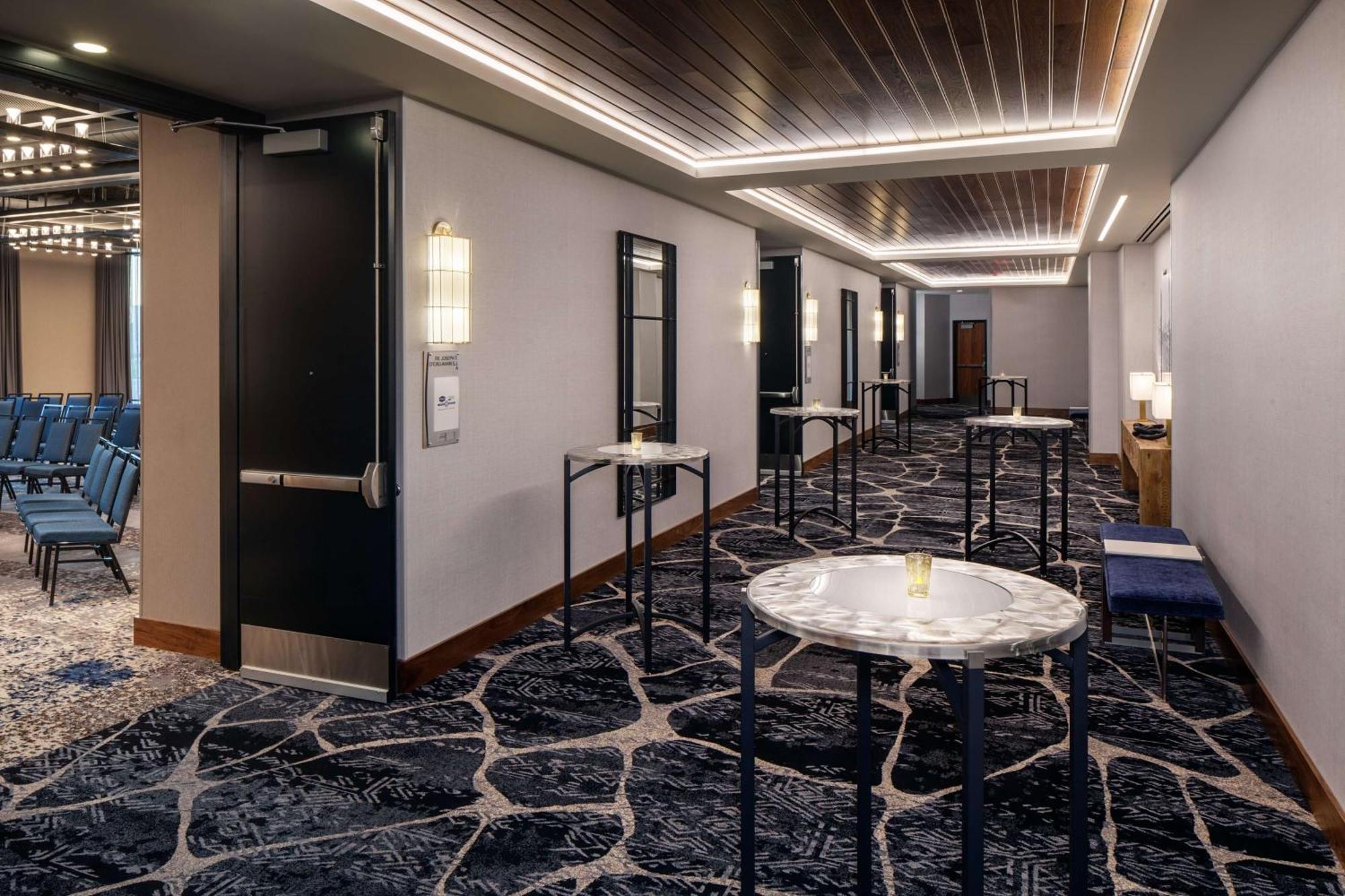 Homewood By Hilton Seaport District Hotel 3*