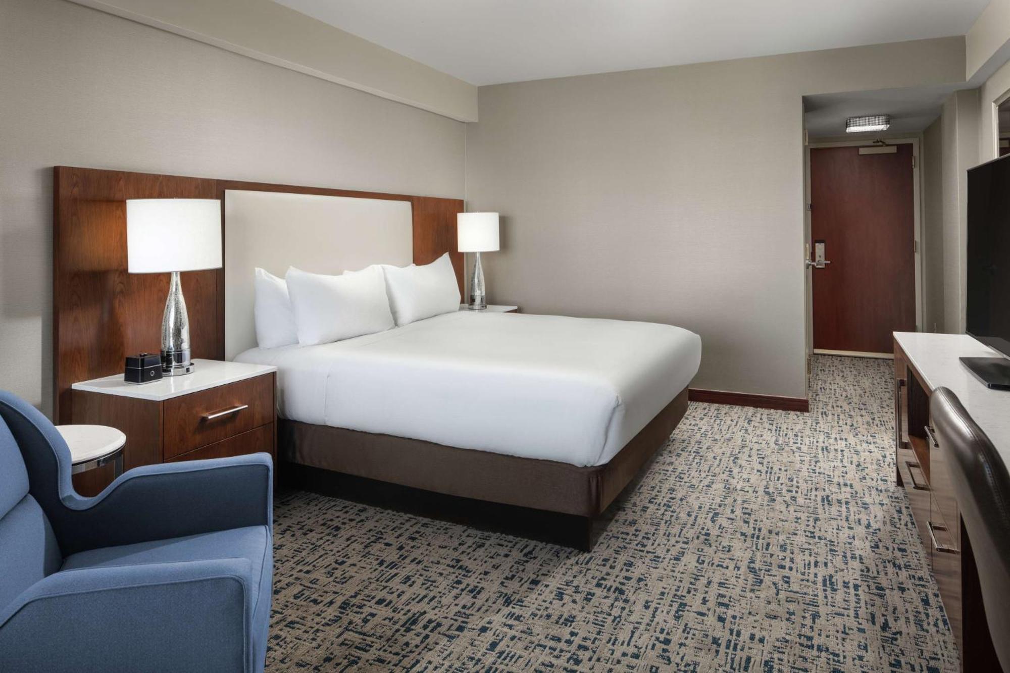 Hotel Hilton Logan Airport 4*