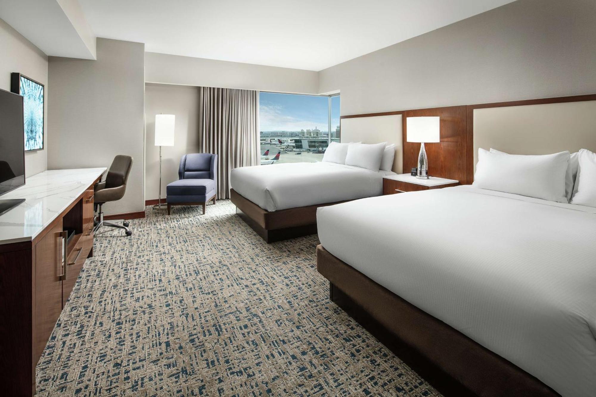 Hotel Hilton Logan Airport 4*