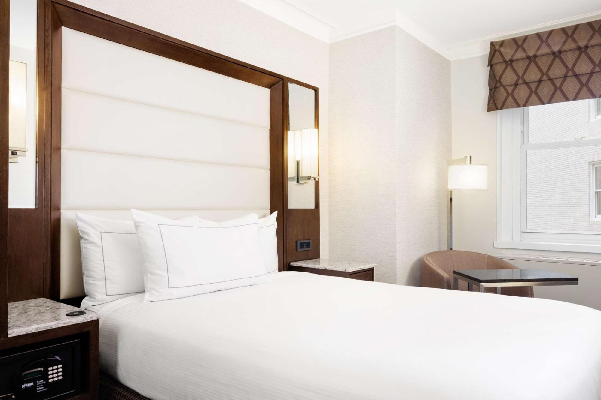 Hilton Park Plaza