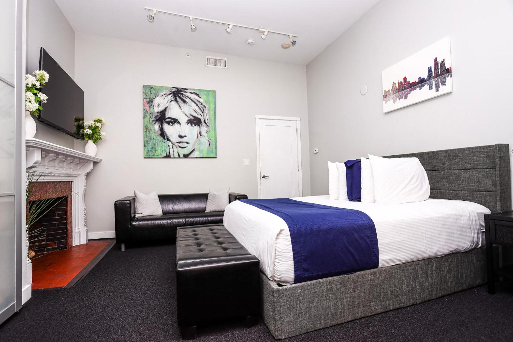 Large Stylish Newbury Street W/ Kitchen Boston