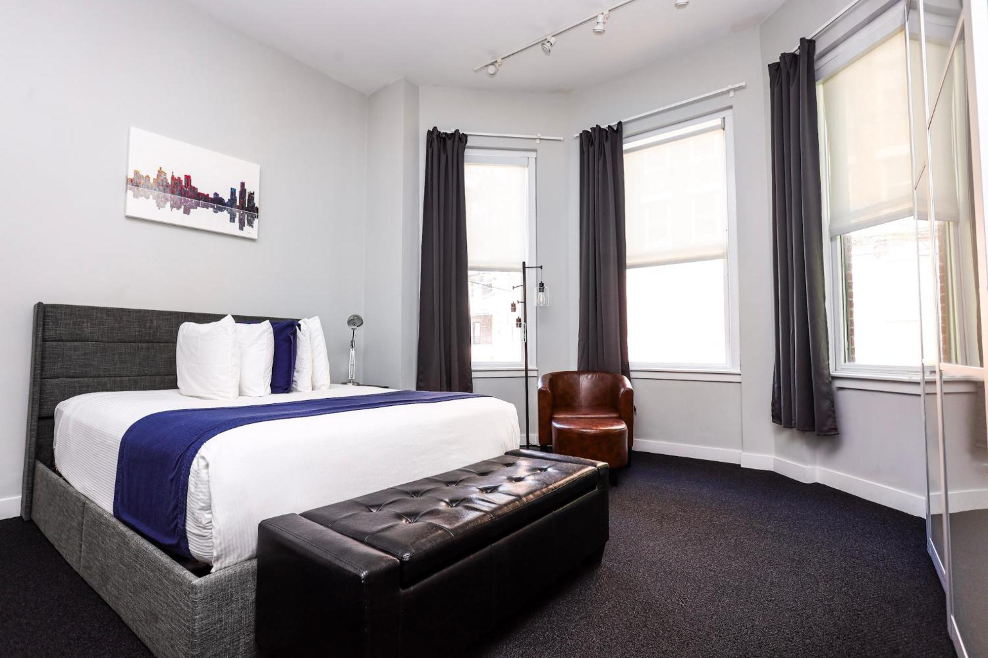 Large Stylish Newbury Street W/ Kitchen * Boston