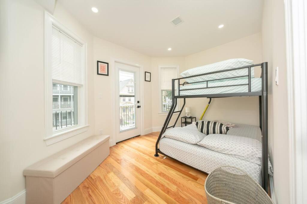 Apartment 80-2 Newly Renovated, Luxury In Boston