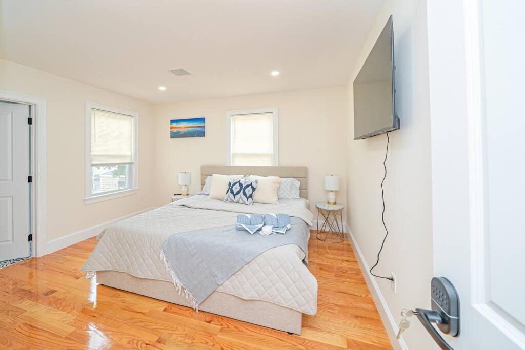 80-2 Newly Renovated, Luxury In
