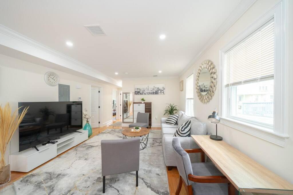 80-2 Newly Renovated, Luxury In * Boston