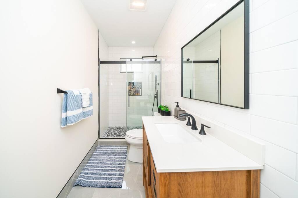 80-2 Newly Renovated, Luxury In Apartment