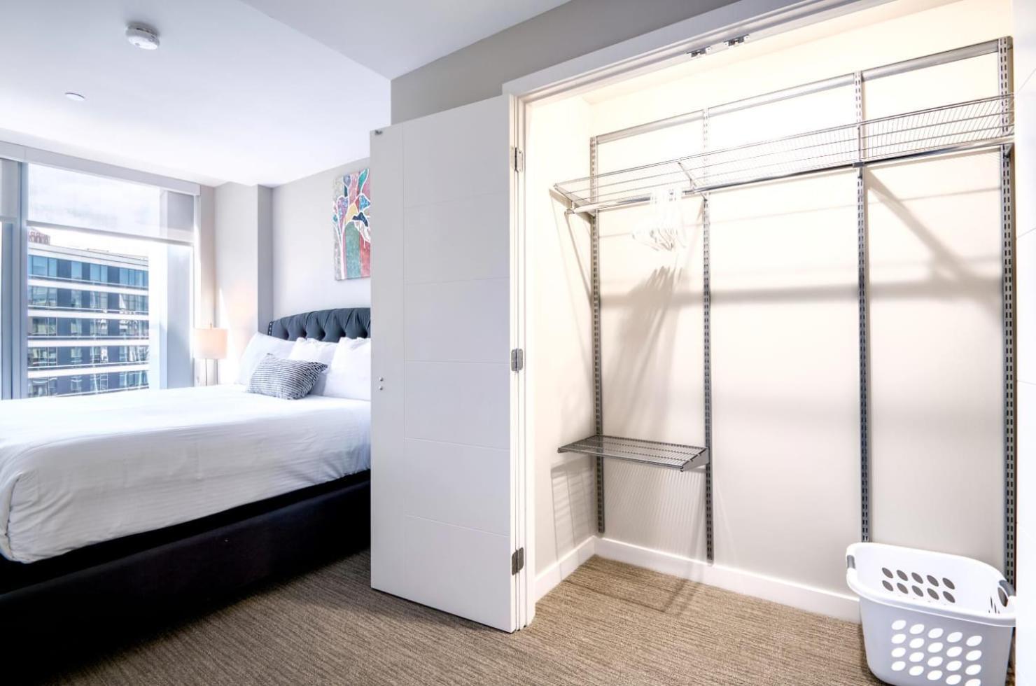Modern With Water Views - Via-1816 Apartment *