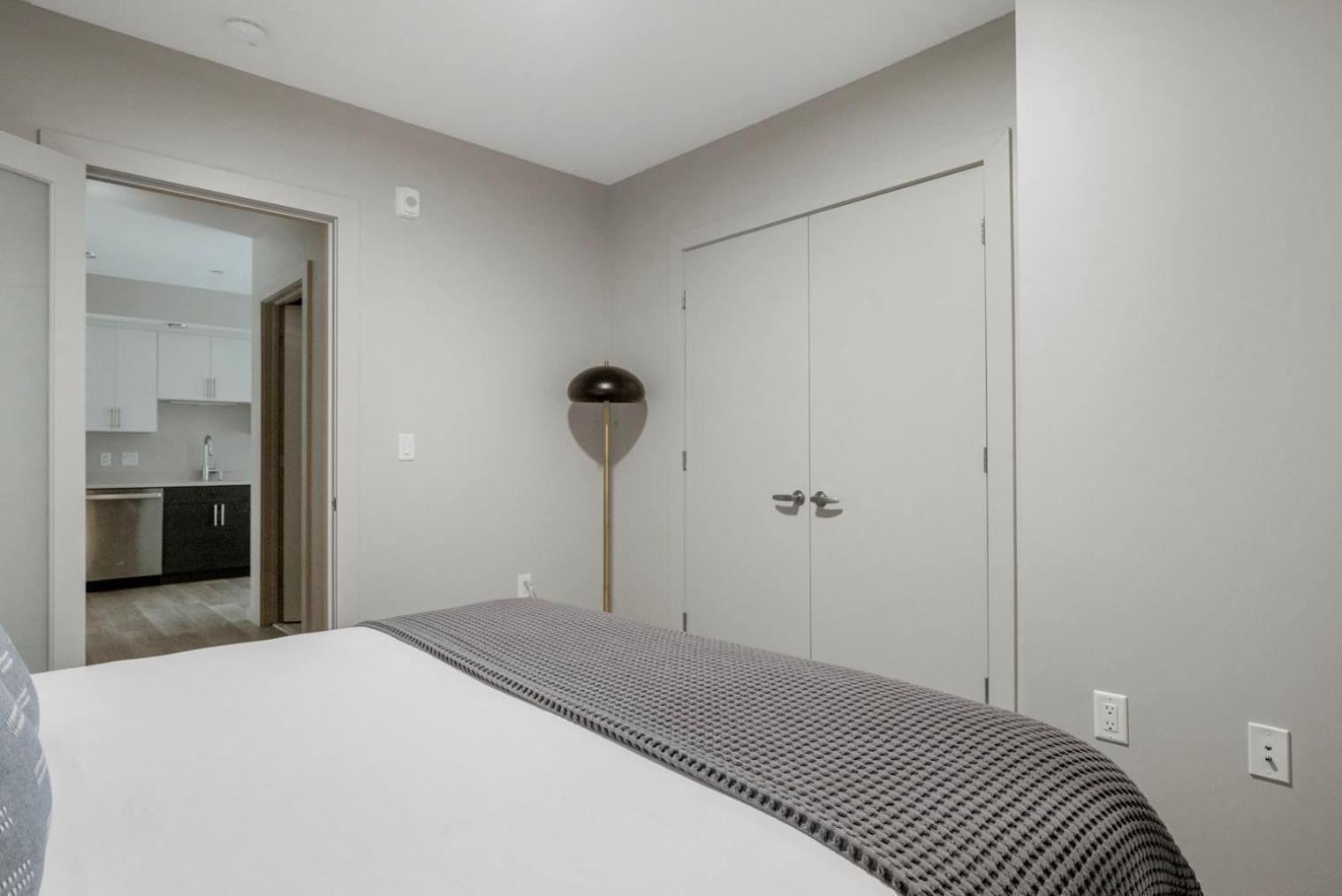 Burlington Jr 1br W Gym Wd Nr Dining Shops Bos-980 Boston