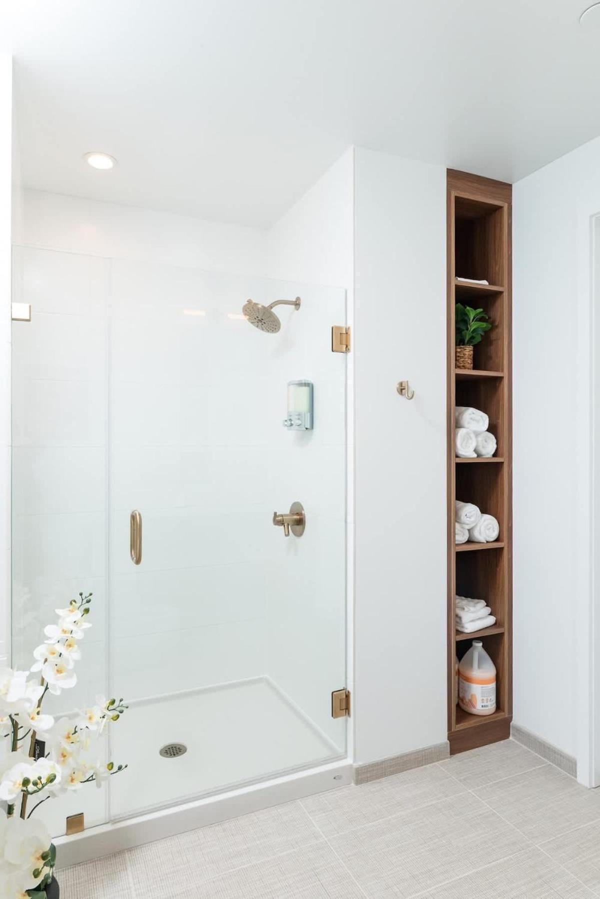 Back-bay Penthouse Downtown & Parking & Gym *