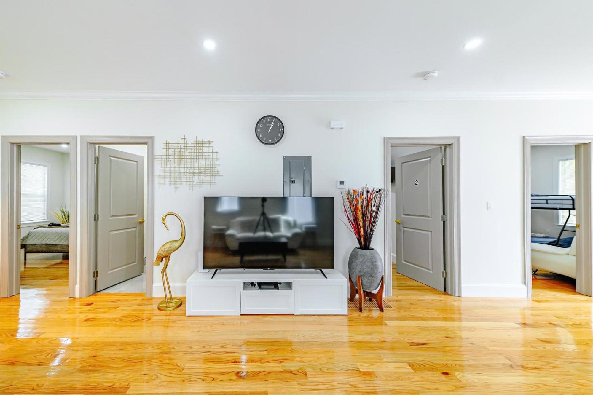 Apartment 82 Newly Renovated, Luxury In Boston