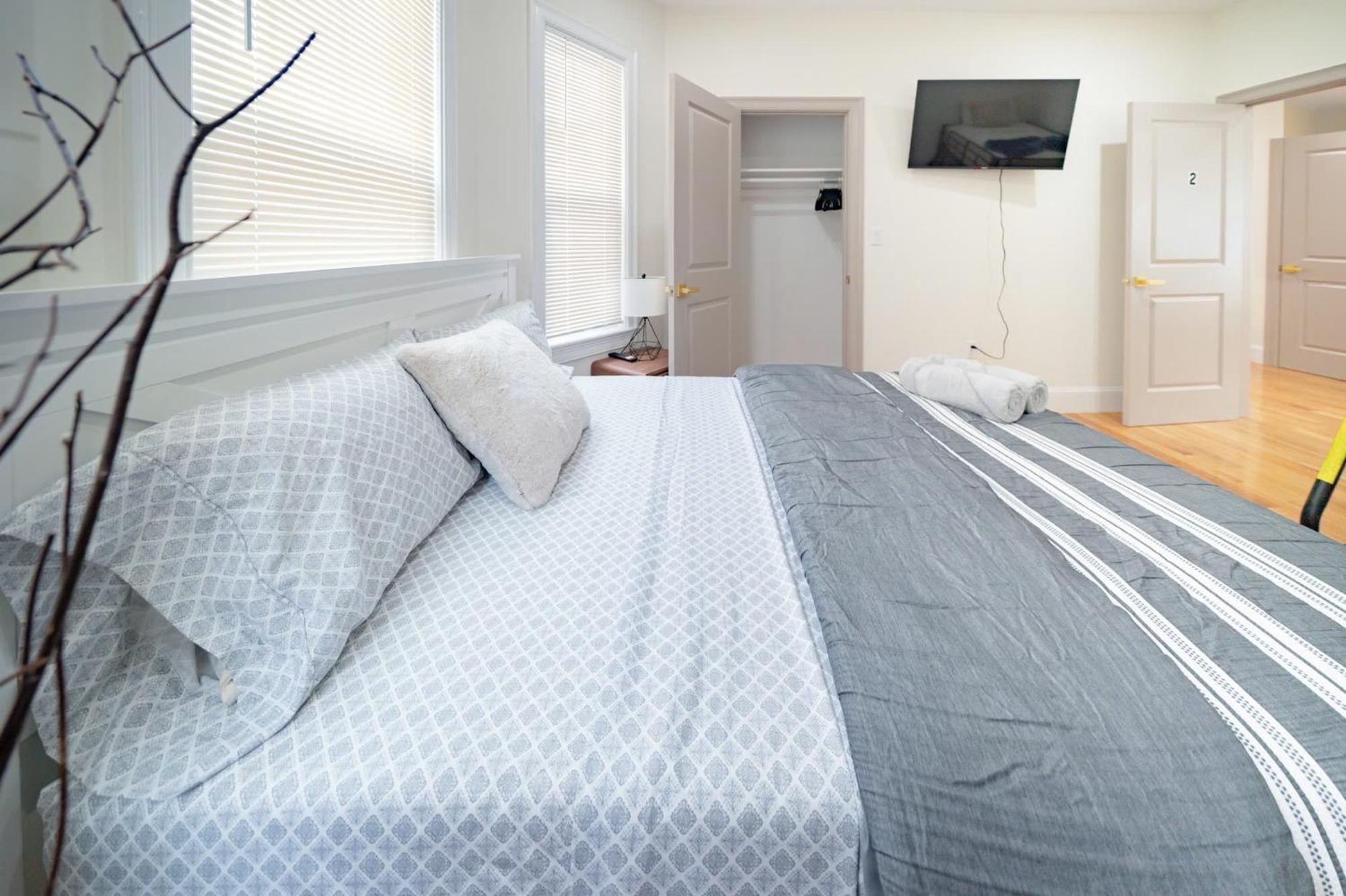 Apartment 82 Newly Renovated, Luxury In Boston